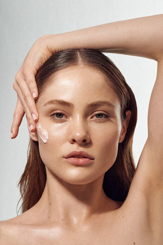 Your Go-To Guide for Using Serums, Mists & Balms Together