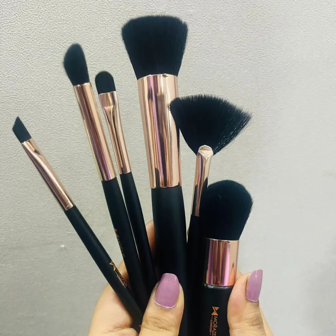 Ultra Soft Set of 6 Premium Makeup Brushes. (FREE Eyeshadow Palette + Blender)