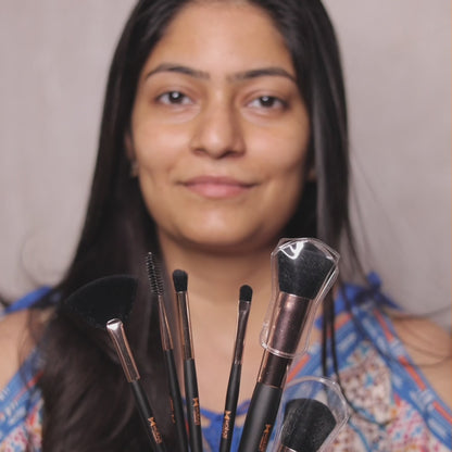 Ultra Soft Set of 6 Premium Makeup Brushes. (FREE Eyeshadow Palette + Blender)